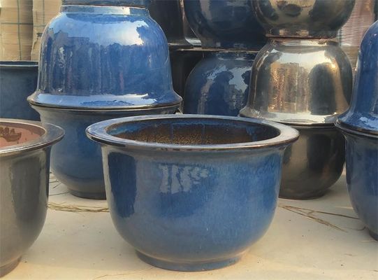 Alrededor de los potes al aire libre de cerámica azules del jardín de los 60cmx37cm